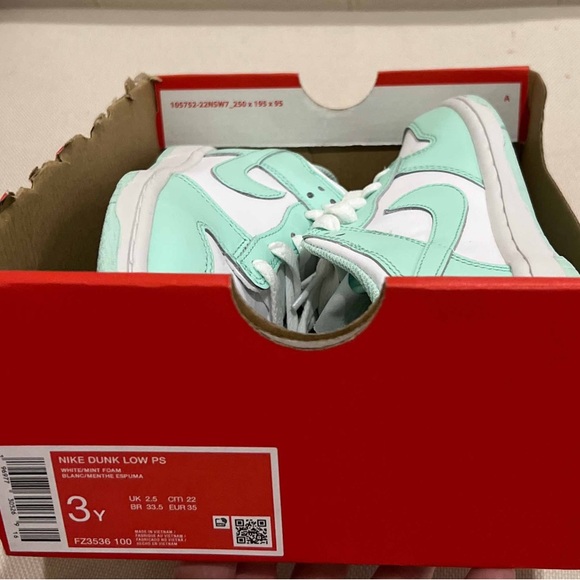 Mint Green Nike Dunks - Picture 4 of 4